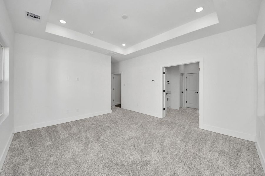 Spacious, unfurnished interior of a new home in , Houston (Image 33).