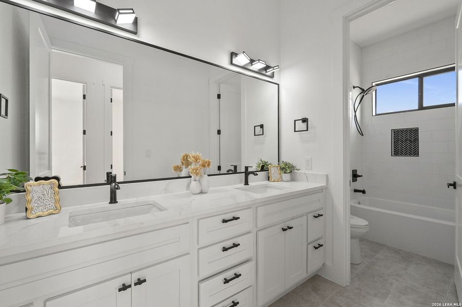 Furnished interior view inside a new home in , Bandera (Image 14).