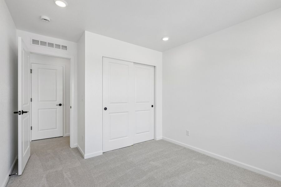 Spacious, unfurnished interior of a new home in Sterling Ranch Ascent Village, Littleton (Image 21).