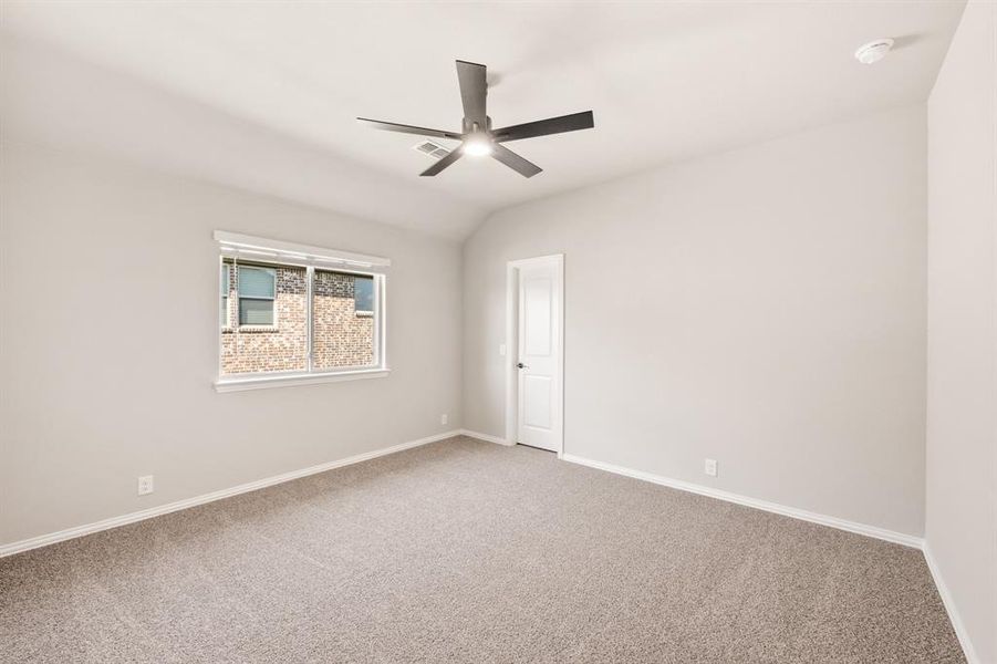 Spacious, unfurnished interior of a new home in The Grove, Midlothian (Image 27).