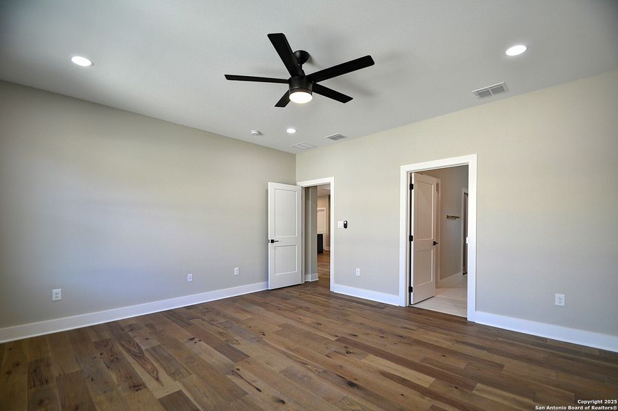 Spacious, unfurnished interior of a new home in , Kerrville (Image 15).
