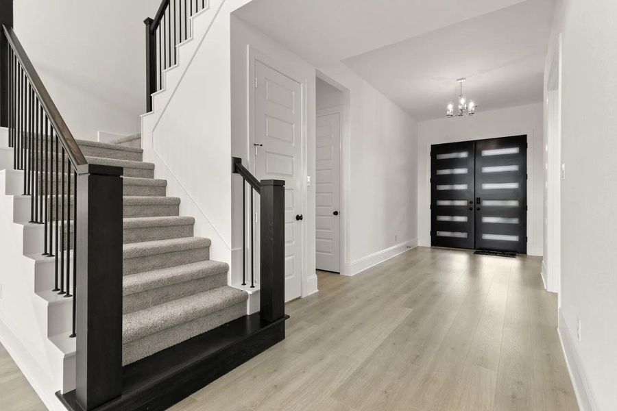 Blanco B Foyer