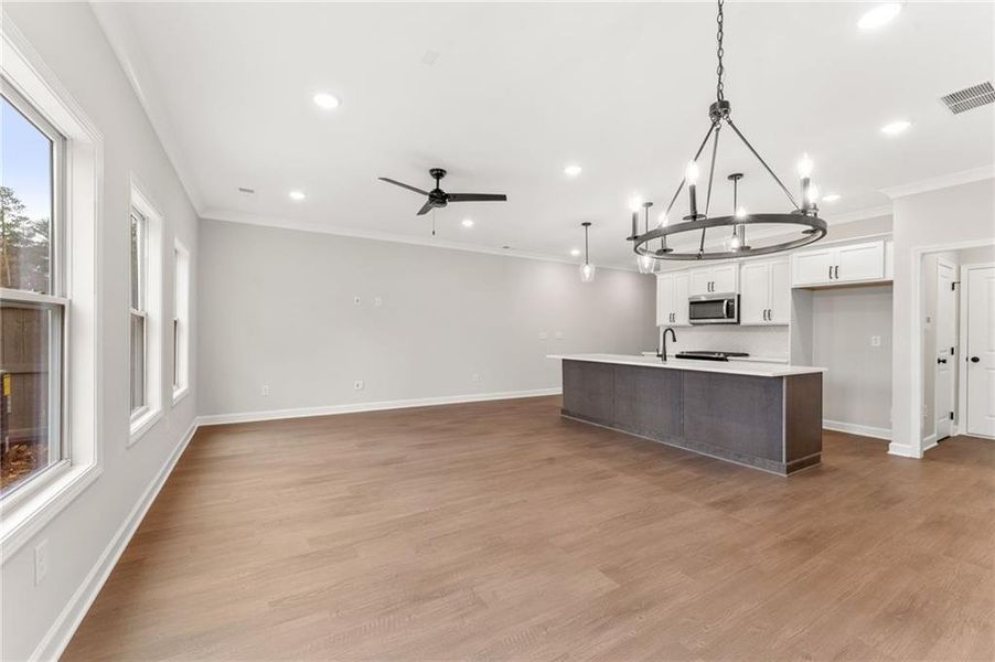 Spacious, unfurnished interior of a new home in Cherokee Township, Acworth (Image 13).