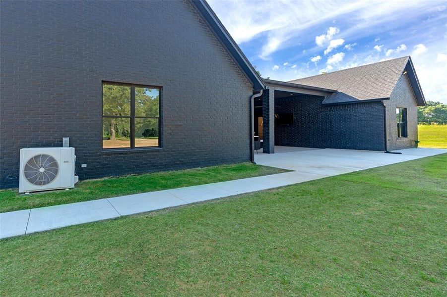 Exterior details and patio area of a home in , Hallsville (Image 3).