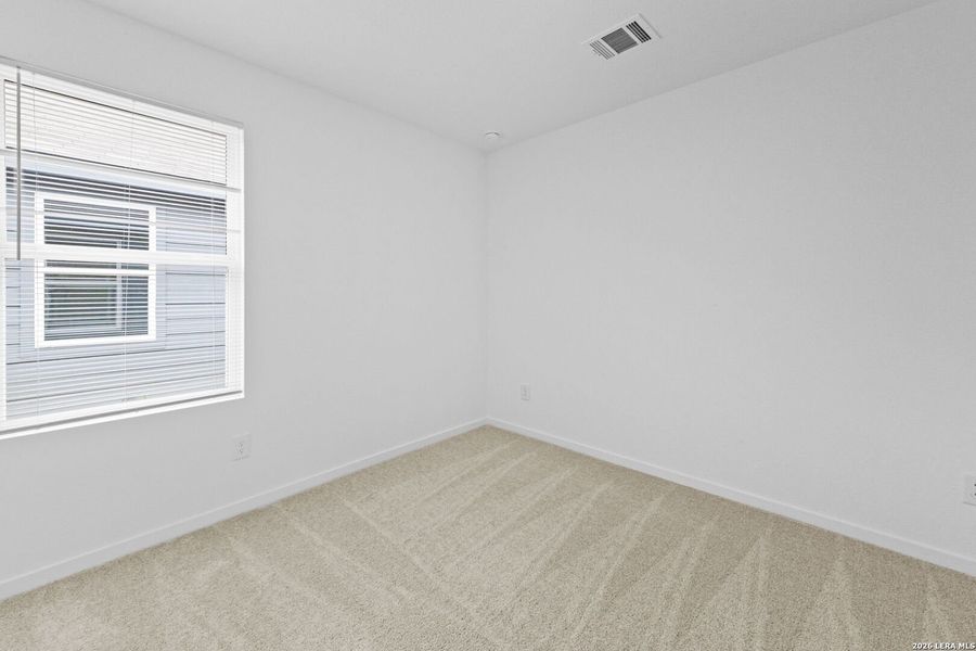 Spacious, unfurnished interior of a new home in Spring Grove, San Antonio (Image 11).
