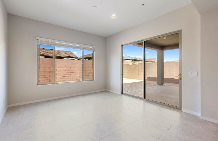 Spacious, unfurnished interior of a new home in Vistoso Canyon Estates, Oro Valley (Image 26).