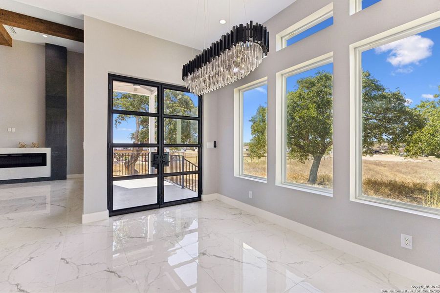 Spacious, unfurnished interior of a new home in , La Vernia (Image 23).