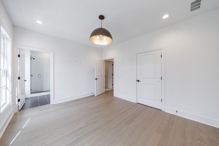 Spacious, unfurnished interior of a new home in , Alpharetta (Image 25).