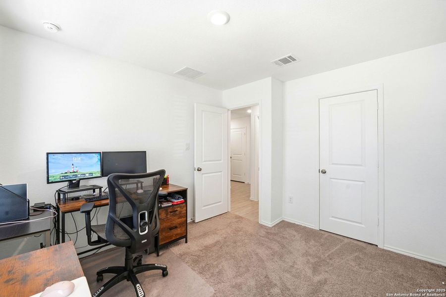 Furnished interior view inside a new home in Lodi Grove, Floresville (Image 17).