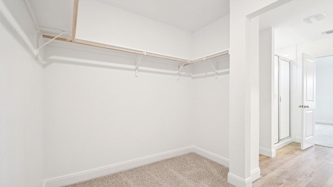 Spacious, unfurnished interior of a new home in Railhead, Cedar Creek (Image 26).