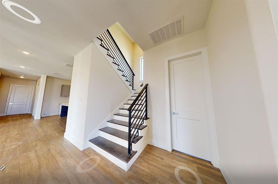 Spacious, unfurnished interior of a new home in , DeSoto (Image 4).