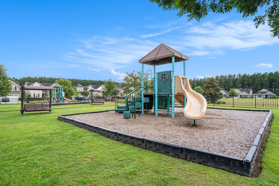 Community amenities in Lindera Preserve at Cane Bay Plantation, Summerville (Image 36).