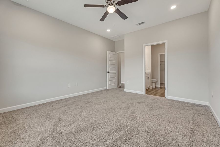 Spacious, unfurnished interior of a new home in Blossom Grove, Crestview (Image 37).