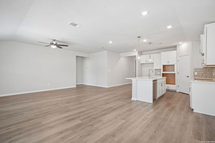 Spacious, unfurnished interior of a new home in Arcadia Ridge - Classic Series, San Antonio (Image 26).