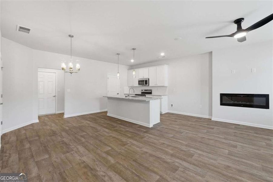 Spacious, unfurnished interior of a new home in Parkway James, Snellville (Image 13).
