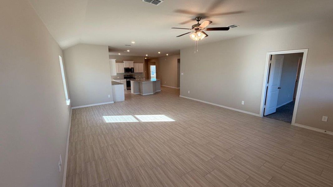 Spacious, unfurnished interior of a new home in Rosewood at Beltmill, Fort Worth (Image 9).