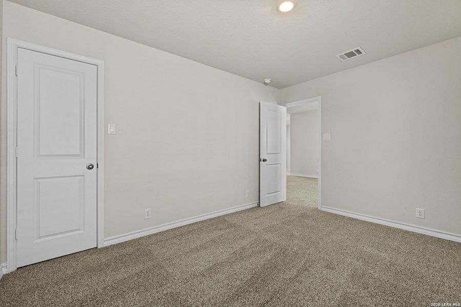 Spacious, unfurnished interior of a new home in Redbird Ranch, San Antonio (Image 20).