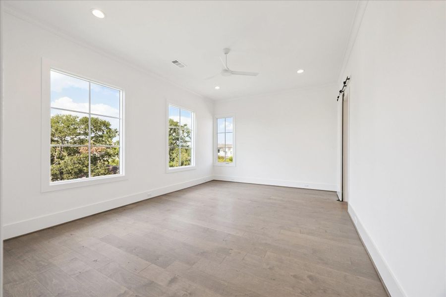 Secondary bedroom 2 - Second Floor with en suite bath. Secondary bedroom 2 - Second Floor with en suite bath.