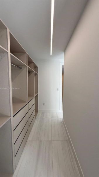 Spacious, unfurnished interior of a new home in , Miami (Image 11).