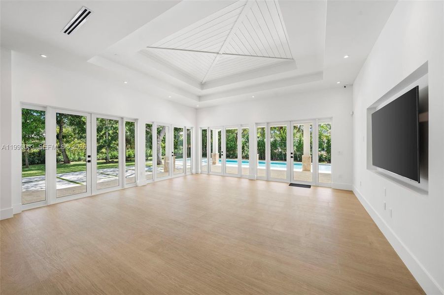 Spacious, unfurnished interior of a new home in , Pinecrest (Image 22).