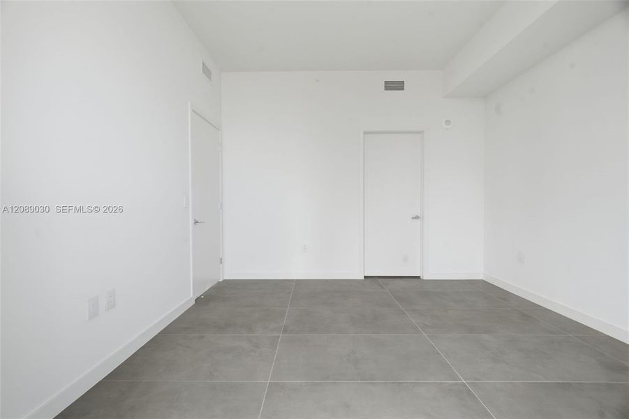Spacious, unfurnished interior of a new home in , Miami (Image 44).