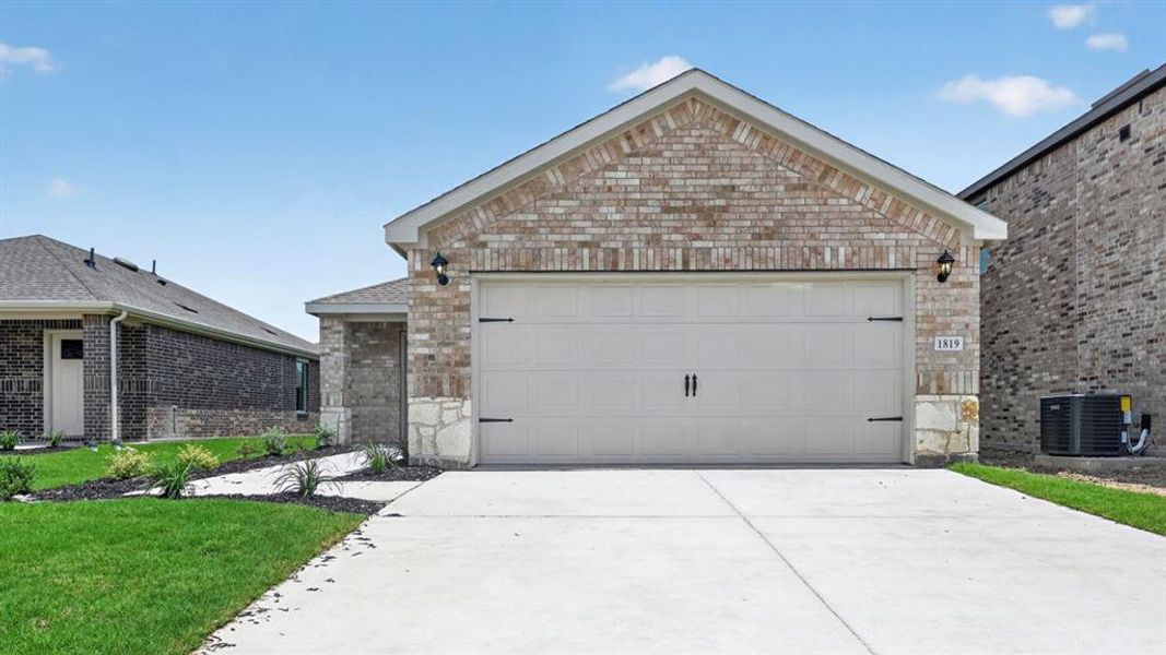 Front exterior of a new home in Creekside Ranch, Blue Ridge, TX, highlighting curb appeal (Image 6).