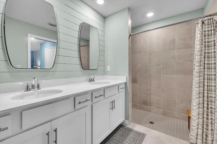 Furnished interior view inside a new home in , Punta Gorda (Image 28). Furnished interior view inside a new home in , Punta Gorda (Image 28).