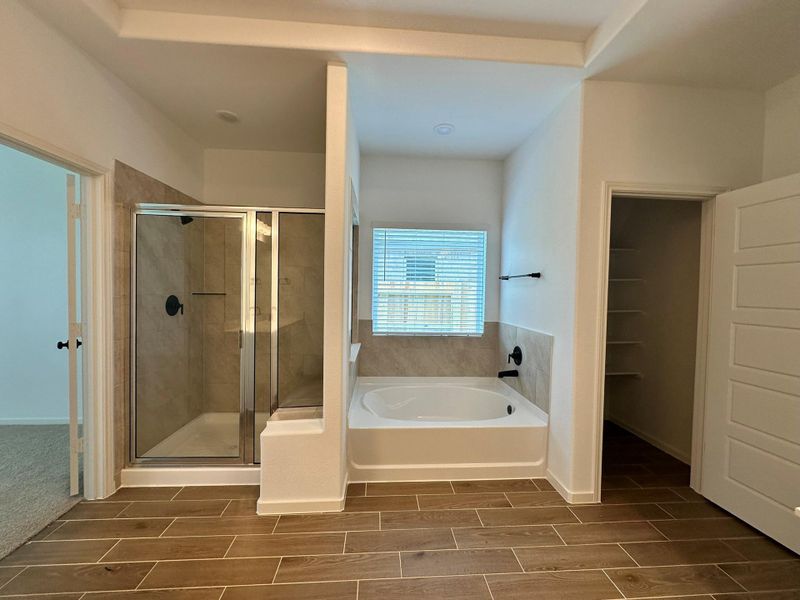 Furnished interior view inside a new home in Creekhaven, Iowa Colony (Image 6).