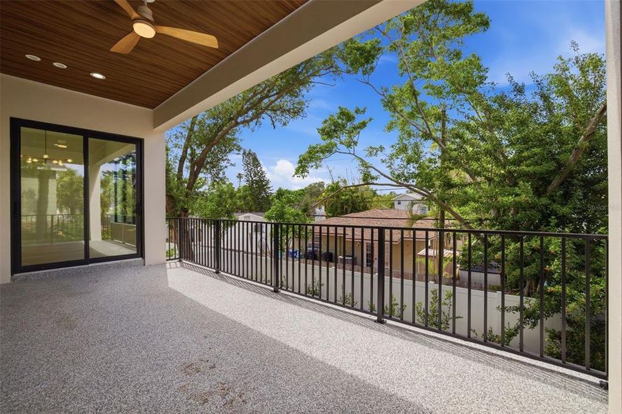Exterior details and patio area of a home in , St. Petersburg (Image 3).