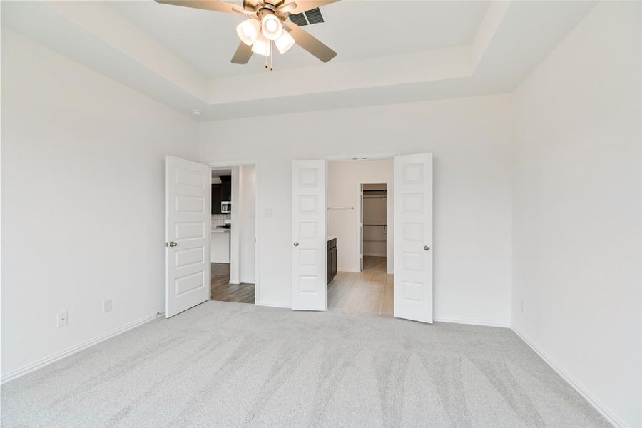 Spacious, unfurnished interior of a new home in Ellis Cove, Seabrook (Image 35).