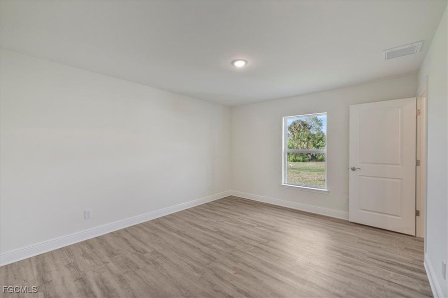 Spacious, unfurnished interior of a new home in Cape Coral, Cape Coral (Image 20).