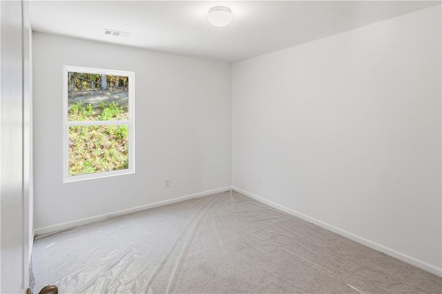 Spacious, unfurnished interior of a new home in Creekside Landing, Dallas (Image 15).