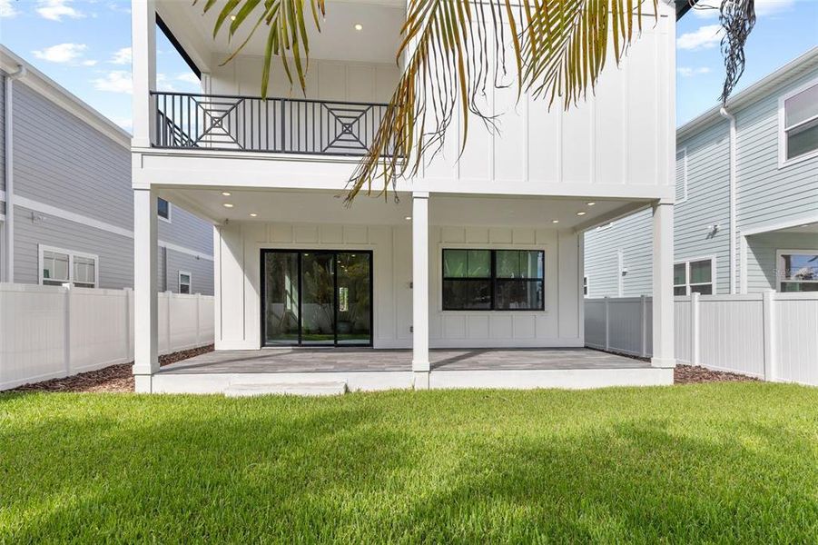 Exterior details and patio area of a home in , St. Petersburg (Image 25).