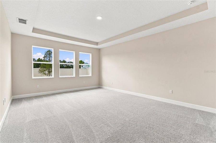 Spacious, unfurnished interior of a new home in Willow Run, Apopka (Image 39).