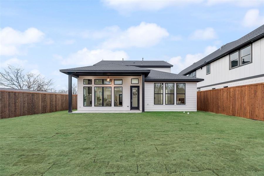 Exterior details and patio area of a home in , Dallas (Image 4).