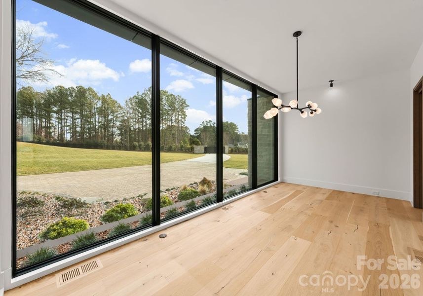 Dining area. Dining area.