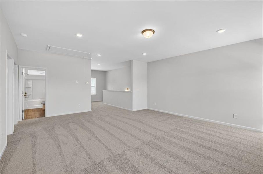 Spacious, unfurnished interior of a new home in Evergreen at Lakeside, Temple (Image 29).
