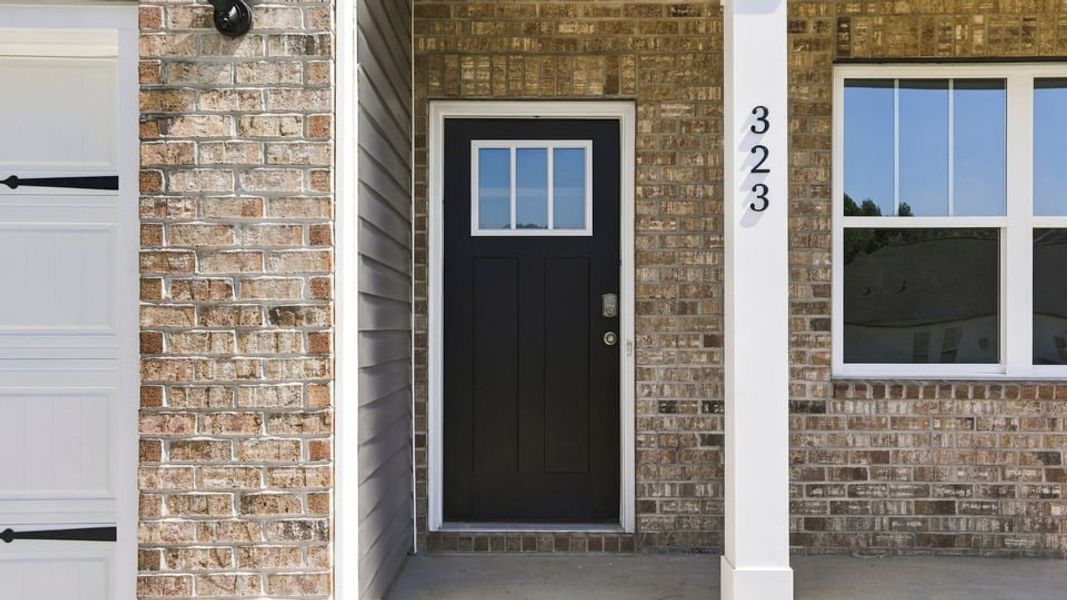Exterior details and patio area of a home in Palmetto Valley, Anderson (Image 3).