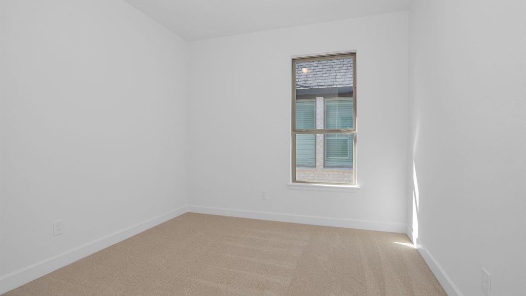 Spacious, unfurnished interior of a new home in Valencia, Manvel (Image 14).