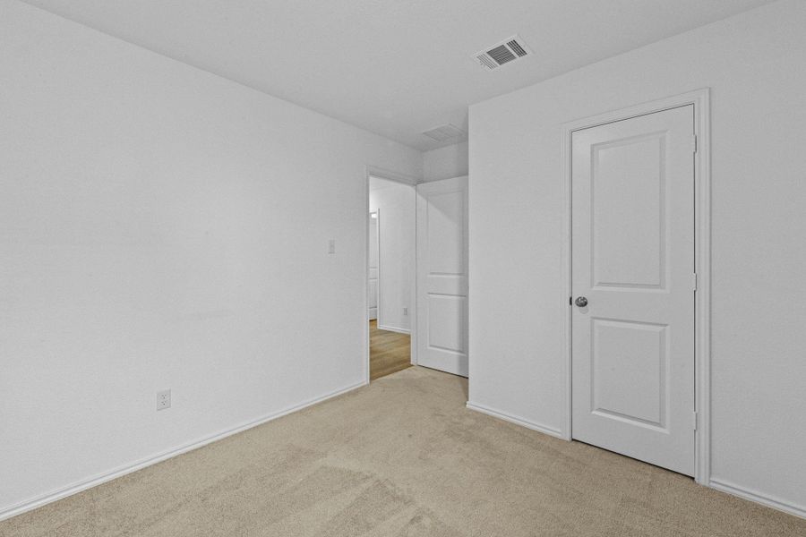 Spacious, unfurnished interior of a new home in Sunset Oaks, San Marcos (Image 21).