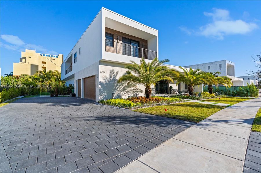 Image 90 of a home in .