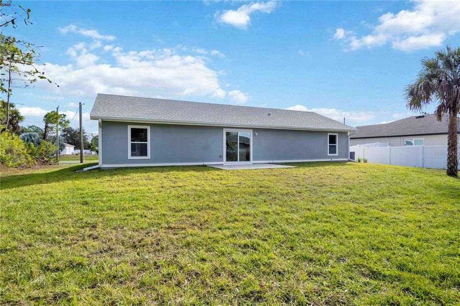 Exterior details and patio area of a home in , North Port (Image 4).