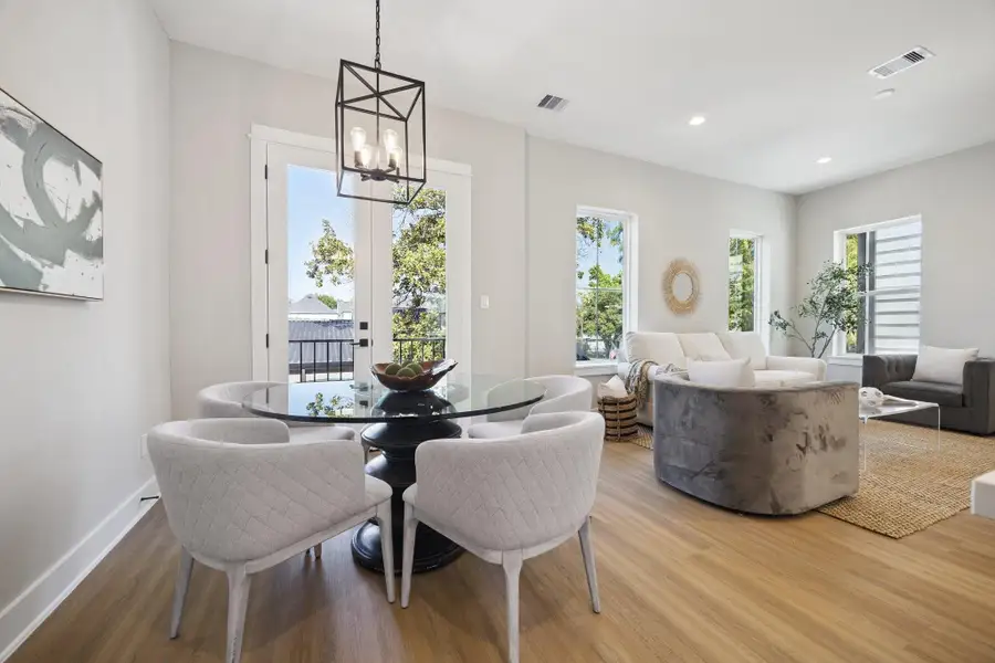 Open concept floor plan is perfect for entertaining guests or everyday living Open concept floor plan is perfect for entertaining guests or everyday living