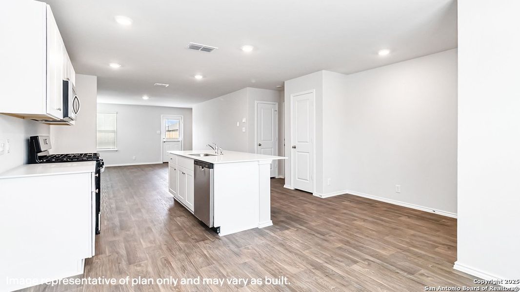 Furnished interior view inside a new home in Redbird Ranch, San Antonio (Image 14). Furnished interior view inside a new home in Redbird Ranch, San Antonio (Image 14).