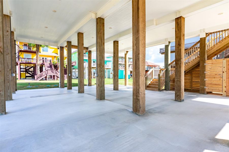 Exterior details and patio area of a home in , Bolivar Peninsula (Image 33).