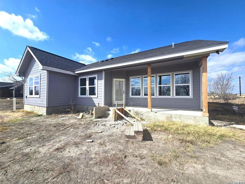 Exterior details and patio area of a home in , Natalia (Image 14).