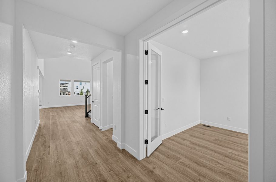 Spacious, unfurnished interior of a new home in Macanta, Castle Rock (Image 19).