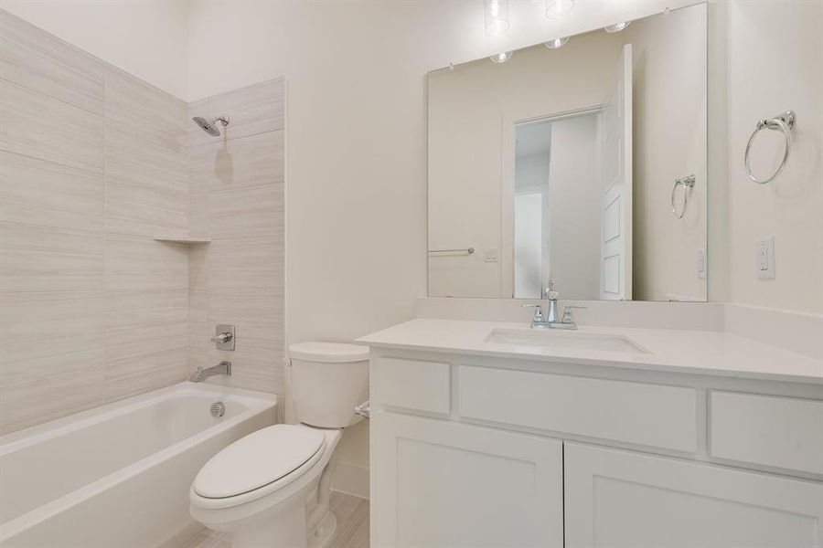 Furnished interior view inside a new home in Quail Hollow, Rockwall (Image 13).