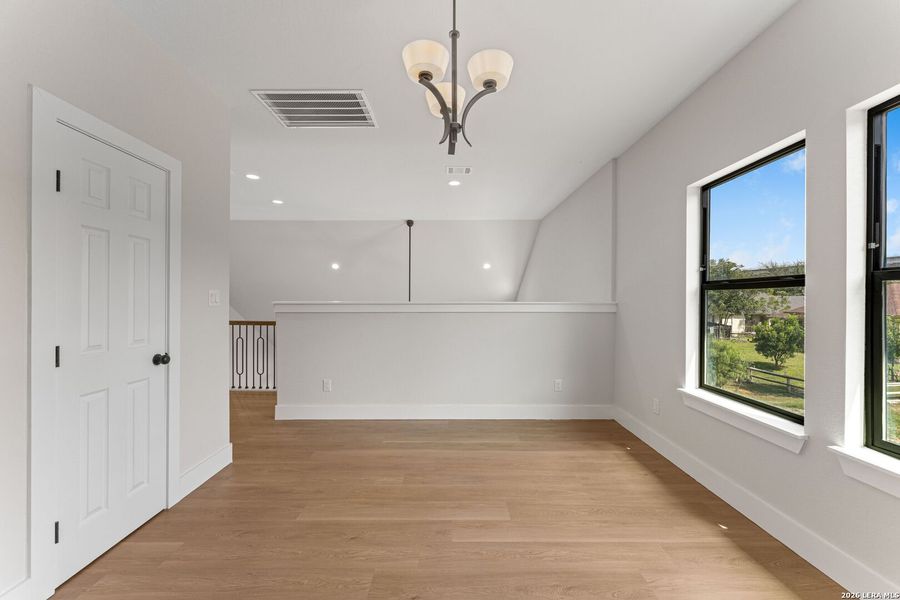 Spacious, unfurnished interior of a new home in , Selma (Image 28).