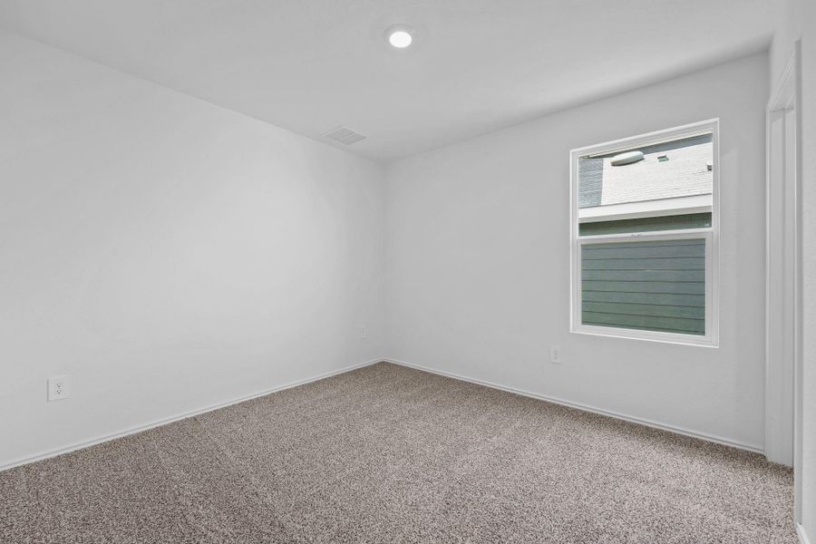 Spacious, unfurnished interior of a new home in Durango, Mustang Ridge (Image 10).